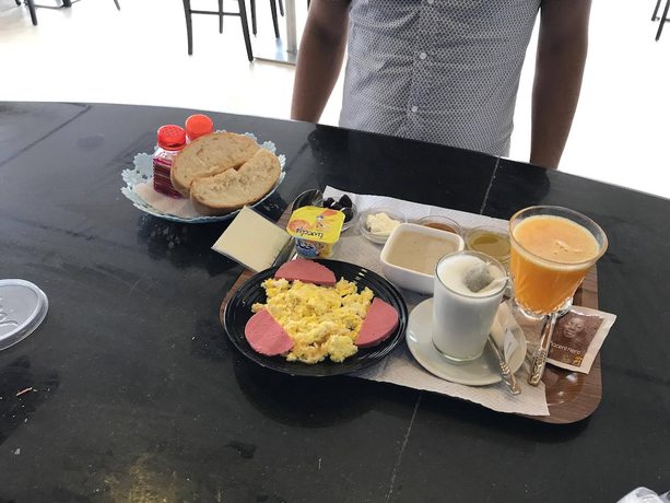 Imagen del bar/restaurante del Hotel Cafe Borj Al Arab. Foto 2