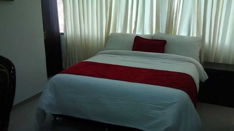 Imagen de la habitación del Hotel Cafe Plaza. Foto 4