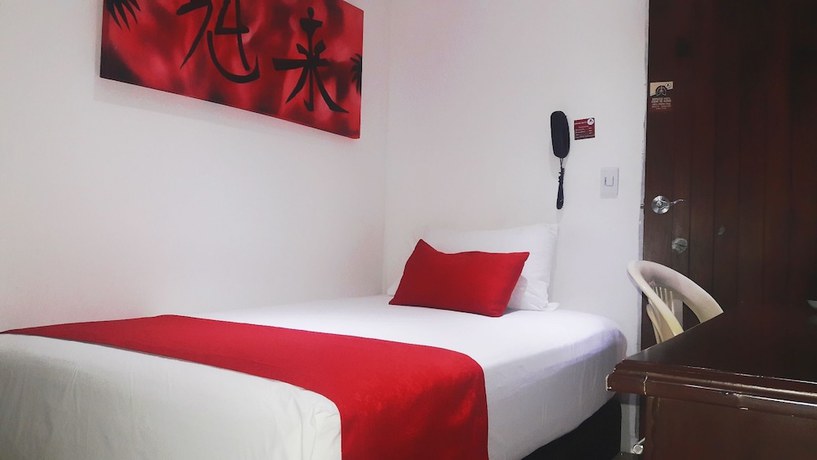 Imagen de la habitación del Hotel Cafe Plaza. Foto 11