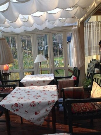 Imagen de la habitación del Hotel Cafe Restaurant B&B Burari. Foto 18