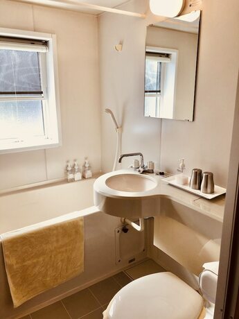 Imagen de la habitación del Hotel Cafe Restaurant B&B Burari. Foto 19