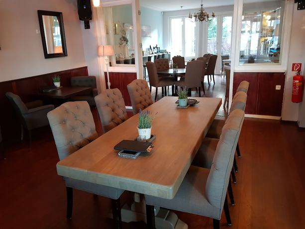 Imagen del bar/restaurante del Hotel Cafe pension The Chandelier. Foto 6