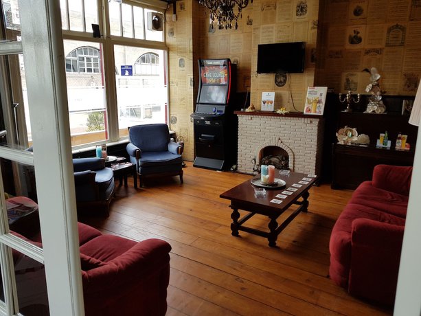 Imagen del bar/restaurante del Hotel Cafe pension The Chandelier. Foto 7