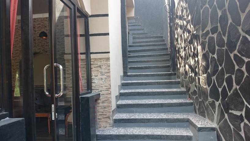 Imagen de los exteriores del Hotel Caf&eacute; Johan Home Stay Senggigi. Foto 10