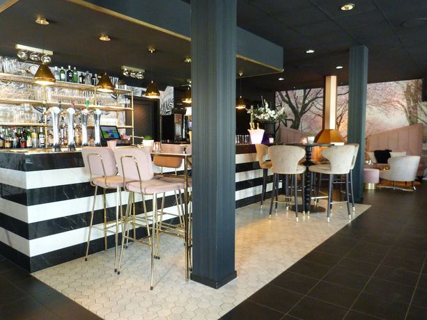 Imagen de los interiores del Hotel Caf&eacute; Restaurant Dallinga. Foto 17