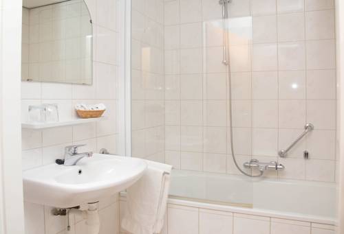 Imagen de la habitación del Hotel Caf&eacute; Restaurant Monopole. Foto 5