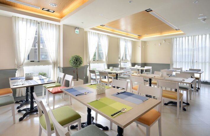 Imagen del bar/restaurante del Hotel Caffir Garden. Foto 18