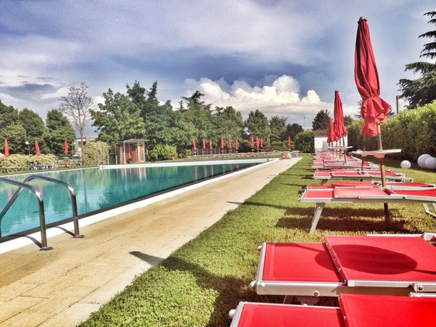 Imagen de la piscina del Hotel Cà Brugnera. Foto 8