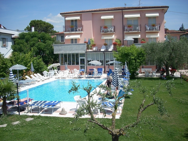 Imagen de la piscina del Hotel Cà Masawalsa. Foto 11