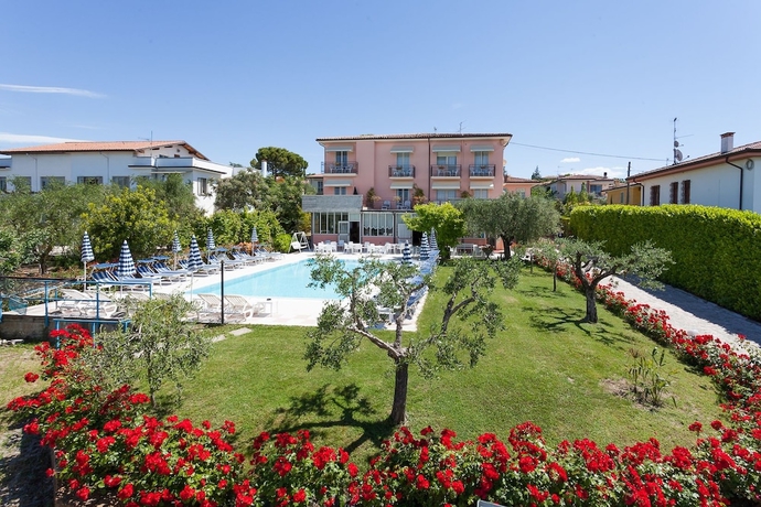 Imagen de la piscina del Hotel Cà Masawalsa. Foto 15