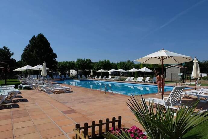 Imagen general del Hotel C&agrave;mping Gironella. Foto 10