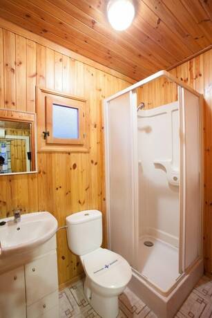 Imagen general del Hotel C&agrave;mping Gironella. Foto 11