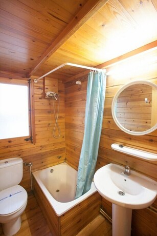 Imagen general del Hotel C&agrave;mping Gironella. Foto 14