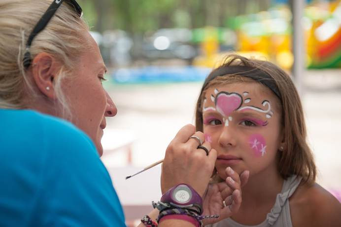 Imagen de los exteriores del Hotel C&agrave;mping and Bungalows Platja Brava. Foto 17