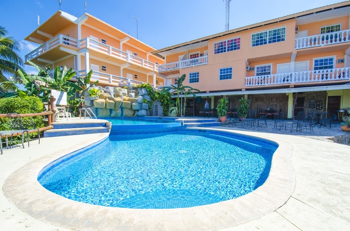 Imagen de la piscina del Hotel Cahal Pech Village Resort. Foto 17