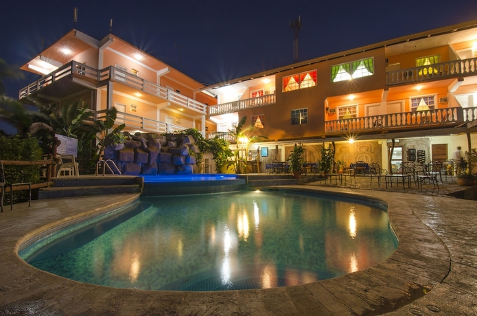Imagen de la piscina del Hotel Cahal Pech Village Resort. Foto 19