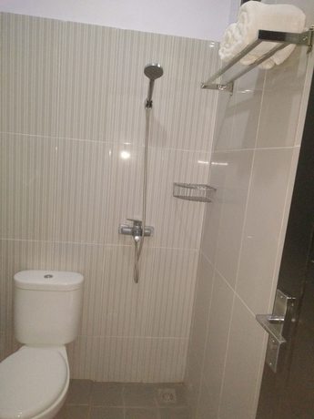Imagen de la habitación del Hotel Cahaya Adrian. Foto 6
