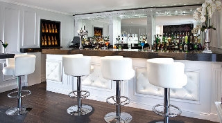 Imagen del bar/restaurante del Hotel Cairn Lodge. Foto 3