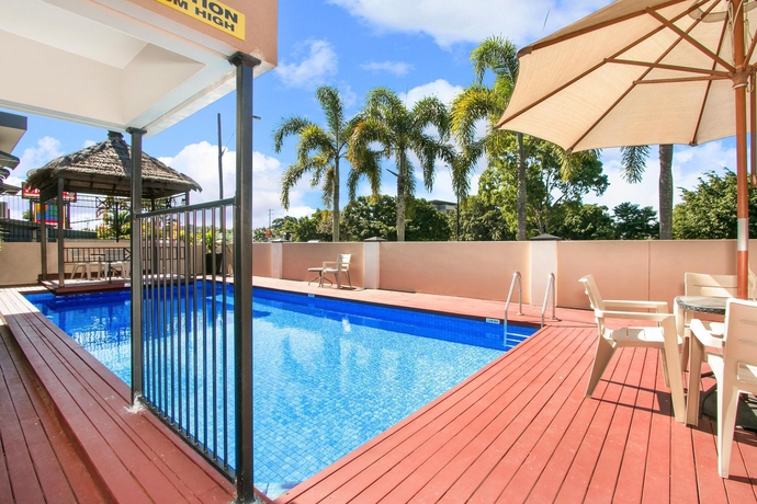 Imagen de la piscina del Hotel Cairns City Palms. Foto 16