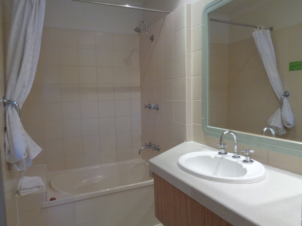 Imagen de la habitación del Hotel Cairns Colonial Club Resort. Foto 7