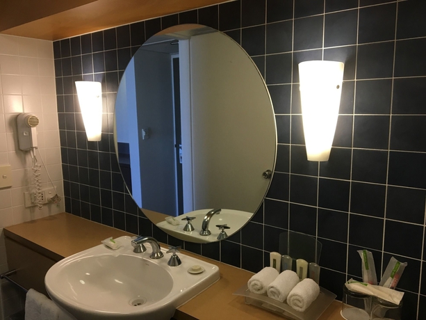 Imagen de la habitación del Hotel Cairns Harbourside. Foto 6