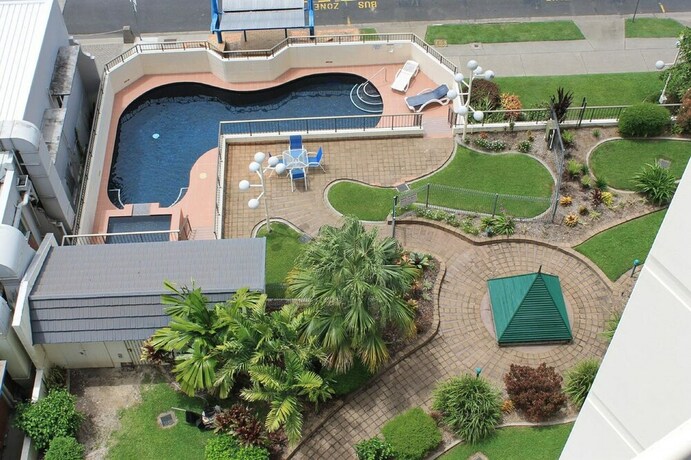 Imagen de la piscina del Hotel Cairns Ocean View Apartment In Aquarius. Foto 23