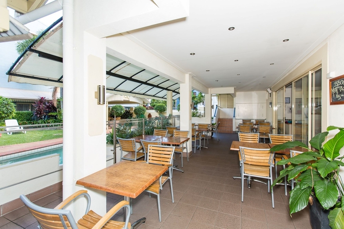 Imagen del bar/restaurante del Hotel Cairns Queens Court. Foto 3