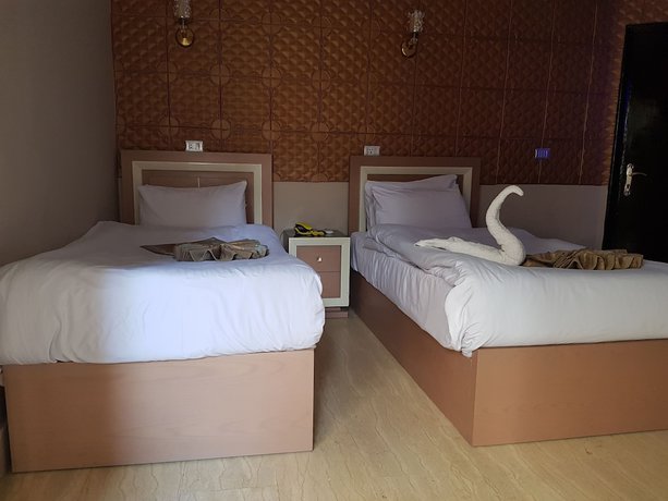 Imagen de la habitación del Hotel Cairo. Foto 13