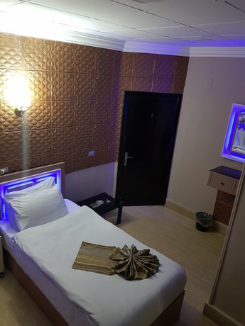 Imagen de la habitación del Hotel Cairo. Foto 15