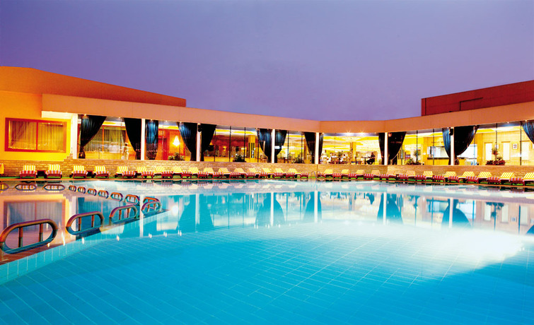 Imagen de la piscina del Hotel Cairo Pyramids. Foto 5