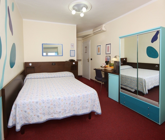 Imagen de la habitación del Hotel Cairoli. Foto 8