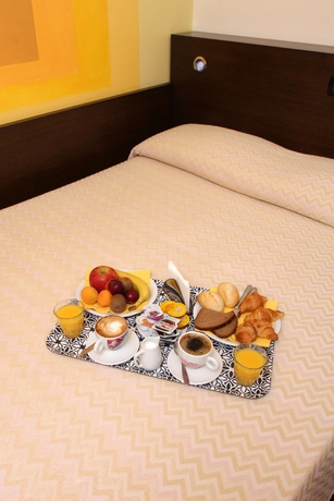 Imagen de la habitación del Hotel Cairoli. Foto 13