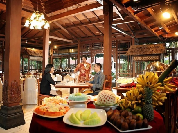 Imagen del bar/restaurante del Hotel Cakra Kembang. Foto 2