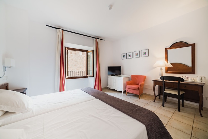 Imagen de la habitación del Hotel Ca'l Bisbe. Foto 2
