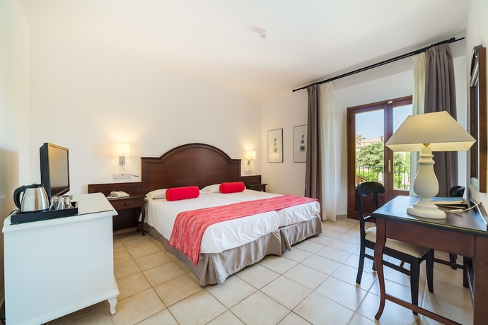 Imagen de la habitación del Hotel Ca'l Bisbe. Foto 10