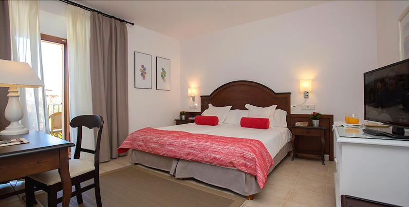 Imagen de la habitación del Hotel Ca'l Bisbe. Foto 13