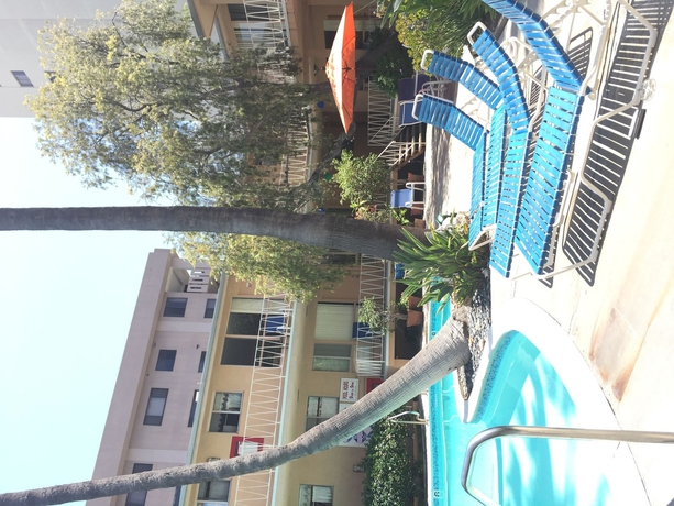 Imagen de la piscina del Hotel Cal Mar Suites. Foto 5