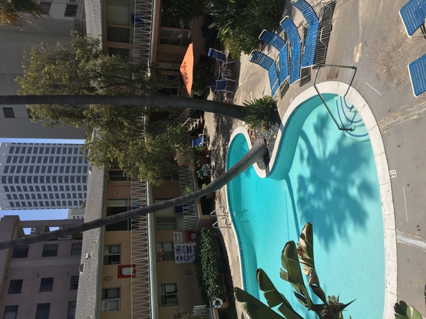 Imagen de la piscina del Hotel Cal Mar Suites. Foto 6