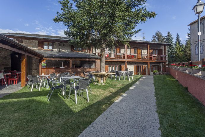 Imagen de los exteriores del Hotel Cal Rei De Talló. Foto 16