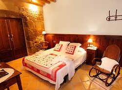 Imagen de la habitación del Hotel Cal Rotes. Foto 3