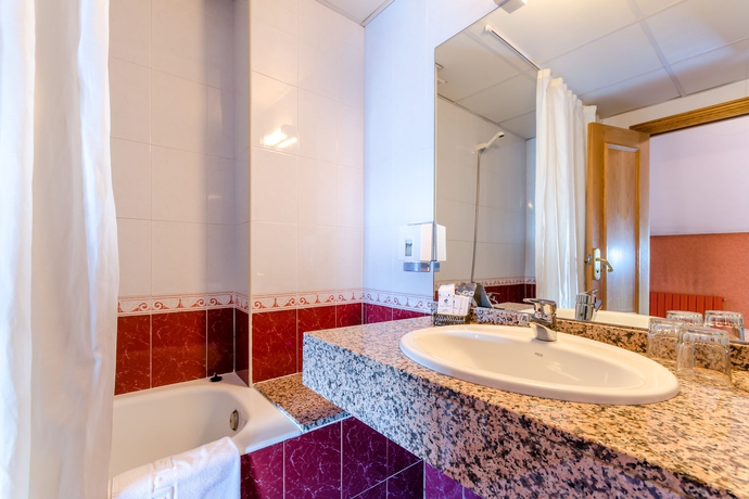 Imagen de la habitación del Hotel Cal Ruiz. Foto 15