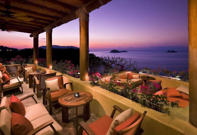Imagen del bar/restaurante del Hotel Cala De Mar Resort and Spa Ixtapa. Foto 4