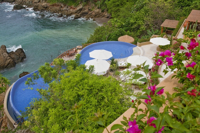 Imagen de la piscina del Hotel Cala De Mar Resort and Spa Ixtapa. Foto 13