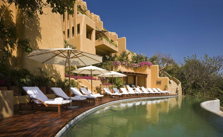 Imagen de la piscina del Hotel Cala De Mar Resort and Spa Ixtapa. Foto 14