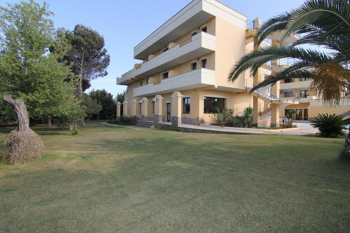 Imagen de los exteriores del Hotel Cala Dei Pini. Foto 6