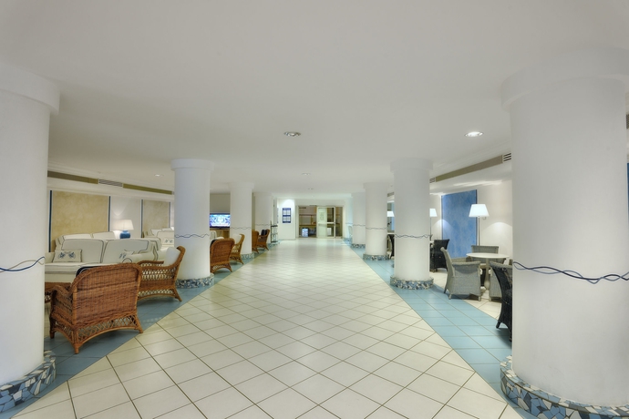 Imagen del bar/restaurante del Hotel Cala Della Torre. Foto 4