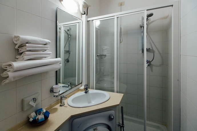Imagen de la habitación del Hotel Cala Di Forno. Foto 15