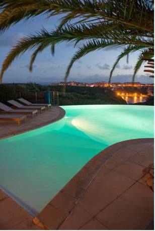 Imagen de la piscina del Hotel Cala Di Greco. Foto 16