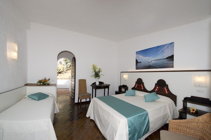 Imagen de la habitación del Hotel Cala Di Mola. Foto 2
