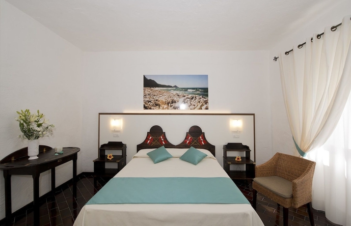 Imagen de la habitación del Hotel Cala Di Mola. Foto 4
